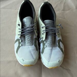 On Running womens Cloud 6 size 8.5 green